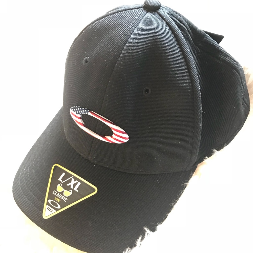 Men’s Oakley Hat! fitted.